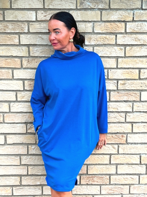 Rolákové šaty modré s rukávem