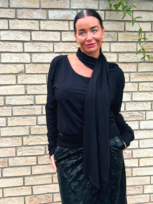 Netopýří tunika s ozdobnou šálkou černá