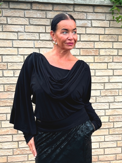 Netopýří tunika s ozdobnou šálkou černá