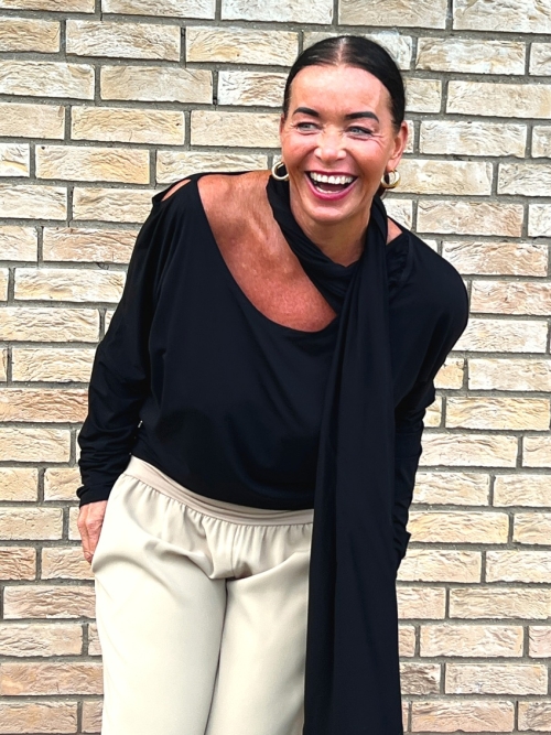 Netopýří tunika s ozdobnou šálkou černá