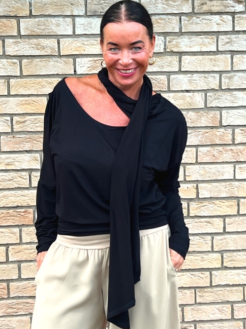 Netopýří tunika s ozdobnou šálkou černá