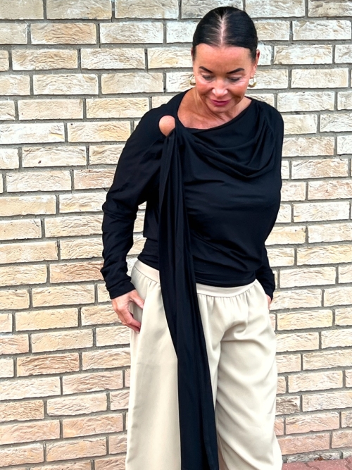 Netopýří tunika s ozdobnou šálkou černá