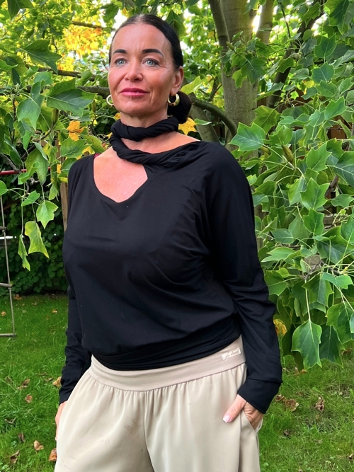 Netopýří tunika s ozdobnou šálkou černá