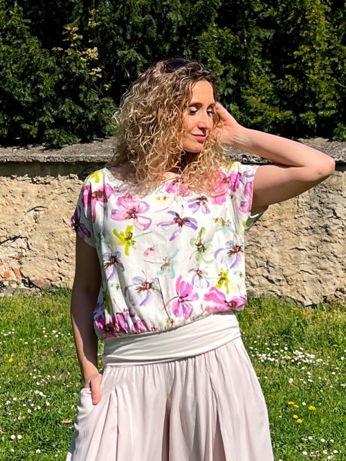 Volný top s pasem jarní květ