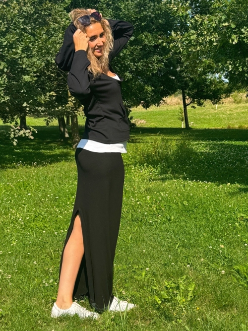 Černá mikina s klokankou a kapucí