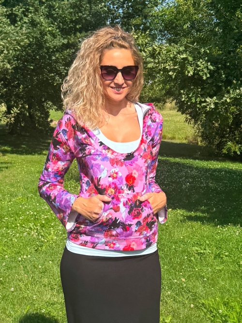 Mikina s klokankou a kapucí fialová s květy