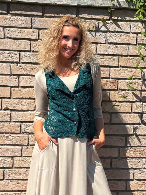 Zelená krajková vesta
