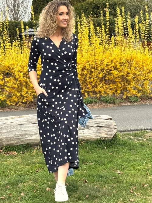 Zvonové zavinovací šaty puntík