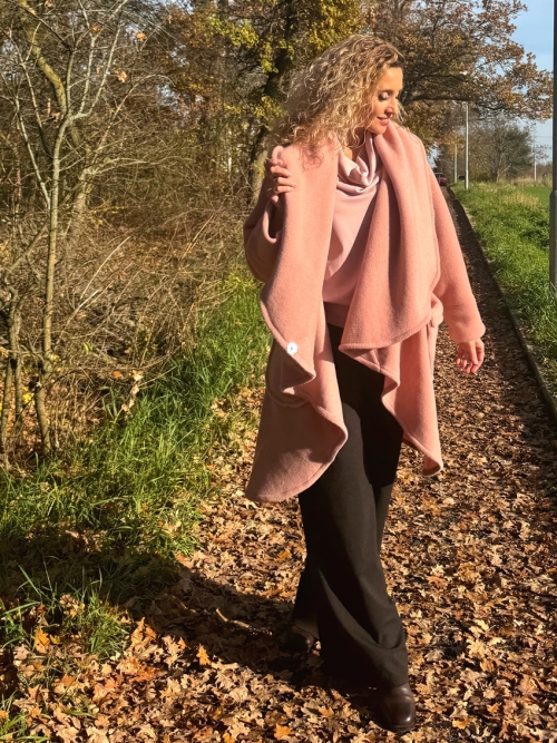 Růžový vlněný kabát