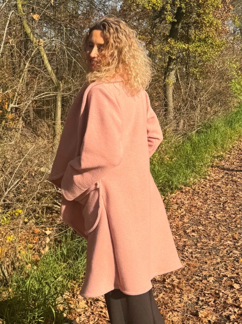 Růžový vlněný kabát