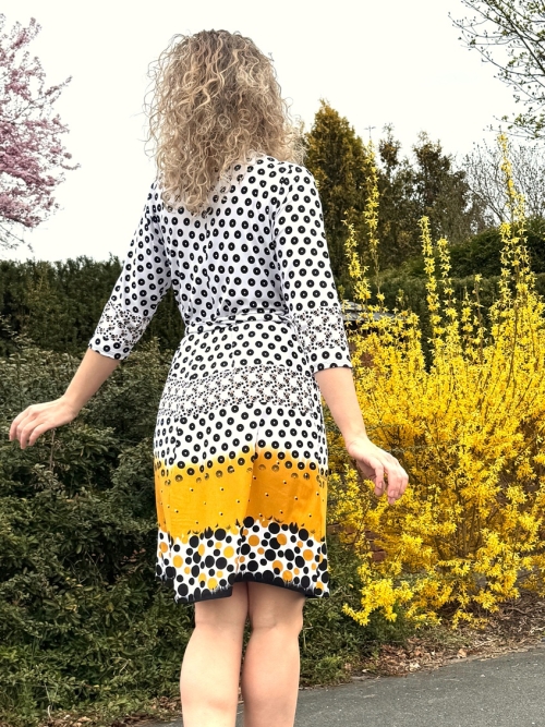 Zavinovací šaty krátké bílo žluté