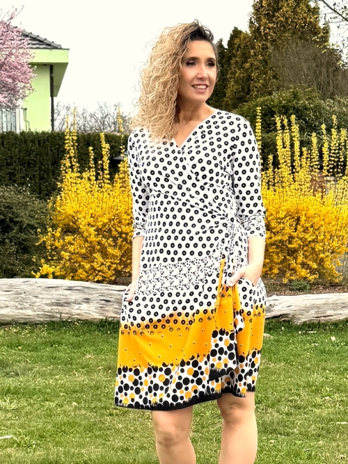 Zavinovací šaty krátké bílo žluté