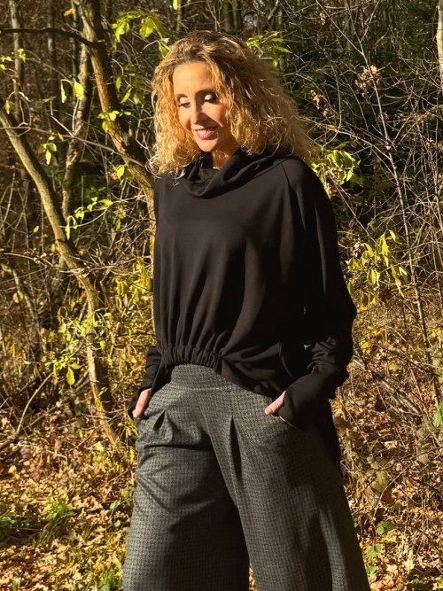 Volný rolák s gumou černý dlouhý