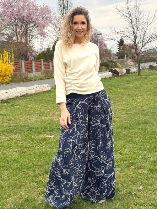 Kalhotová sukně dlouhá modrá s květy