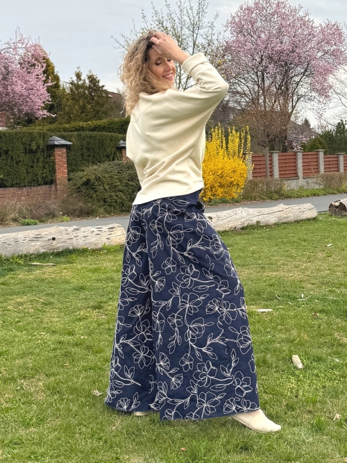 Kalhotová sukně dlouhá modrá s květy