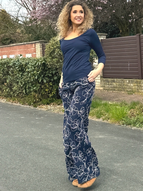 Volné kalhoty modré s květy