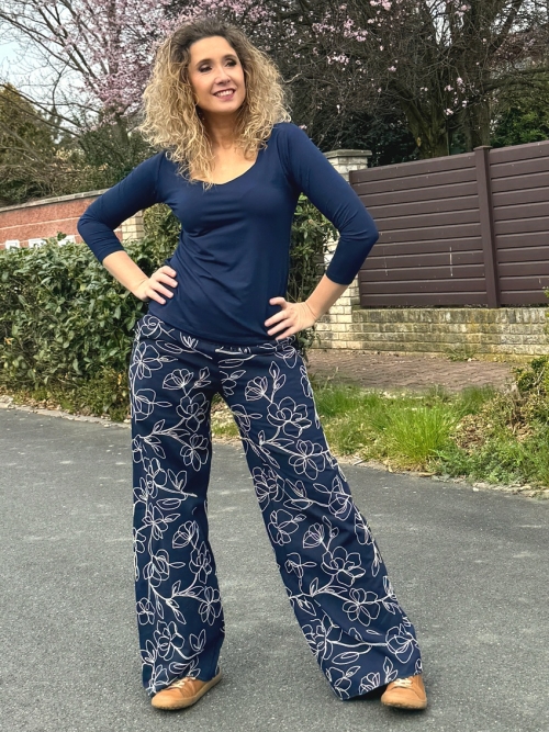 Volné kalhoty modré s květy