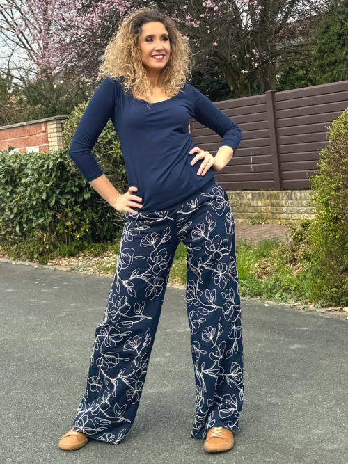 Volné kalhoty modré s květy