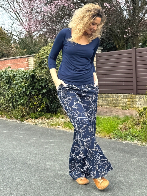 Volné kalhoty modré s květy