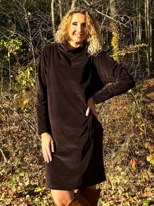 Šaty se stojáčkem tmavě hnědý samet