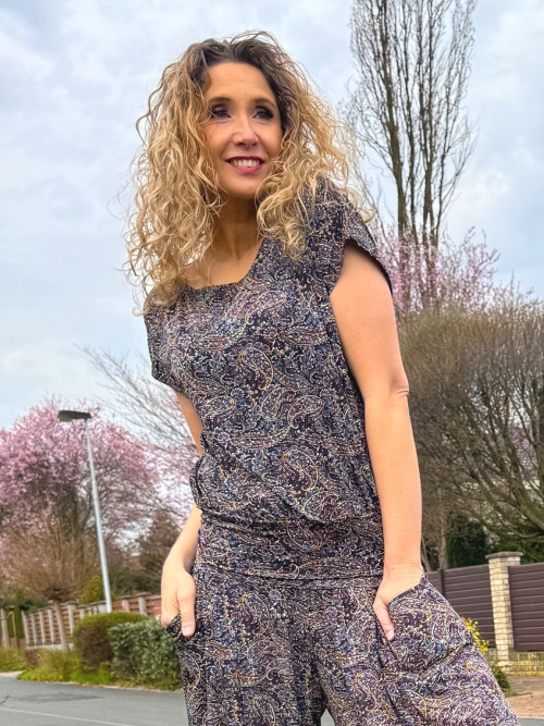 Volný top s pasem vzorovaný