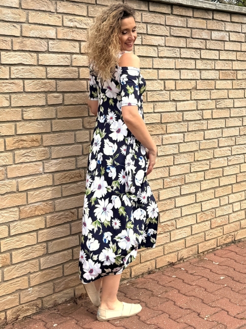 Dlouhé šaty s volnými rameny květy