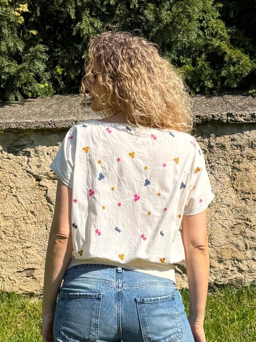 Volný top s pasem kvítek