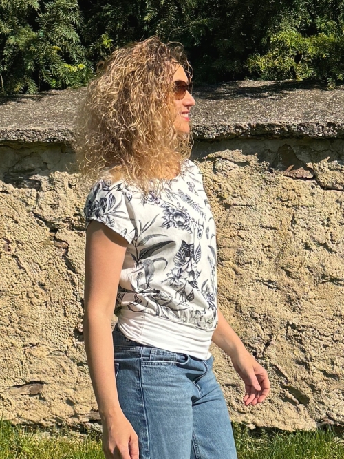 Volný top s pasem smetanovo-modrý