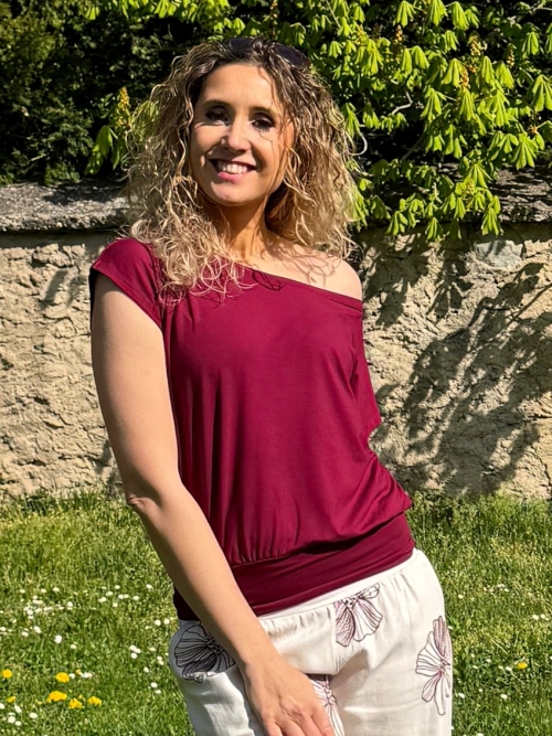 Volný top s pasem vínový