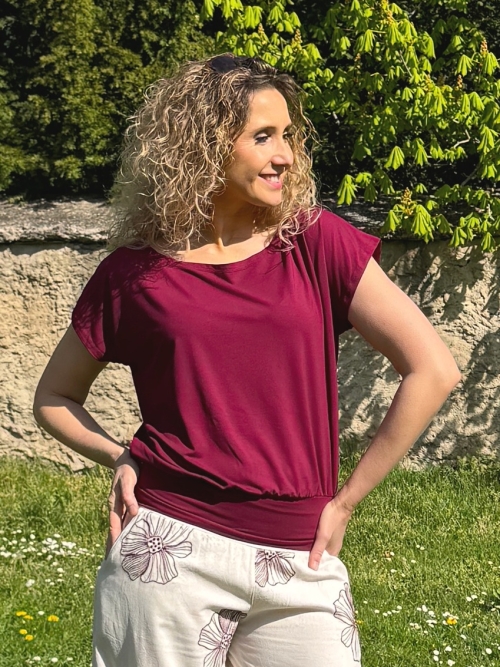 Volný top s pasem vínový