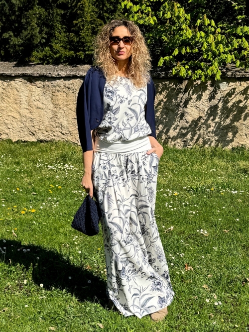 Kalhotová sukně smetanová s modrým květem