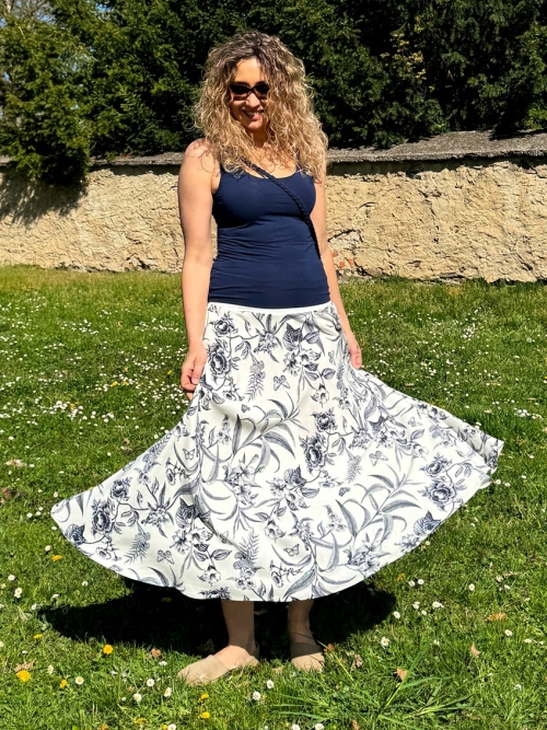 Polokolová sukně smetanová s květy