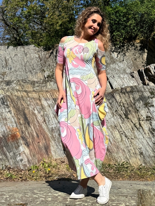 Dlouhé šaty s volnými rameny pastel