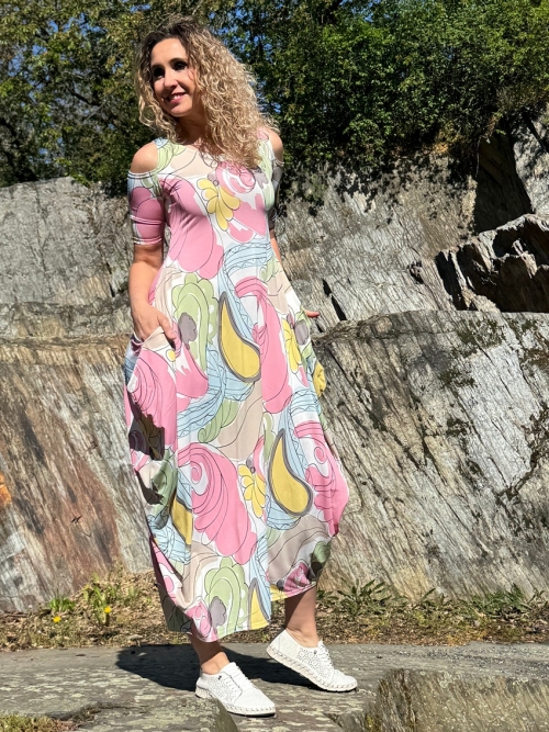 Dlouhé šaty s volnými rameny pastel