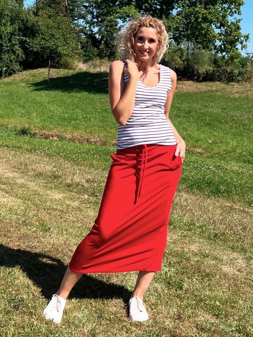 Červená sukně s kapsami dlouhá