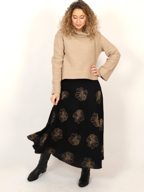 Polokolová sukně černá s květy