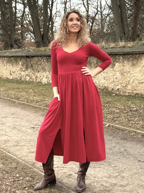 Šaty s rozparky červené