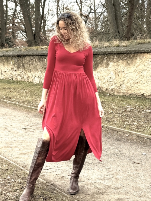 Šaty s rozparky červené