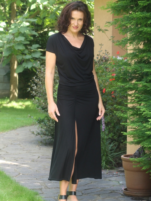 Šaty se zvonovou sukní černé